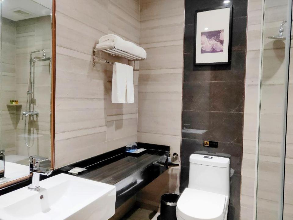 Lnsail Hotel Shenzhen Luohu Port Railway Station Exterior foto