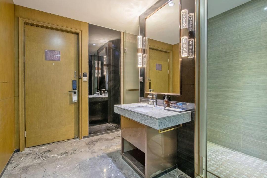 Lnsail Hotel Shenzhen Luohu Port Railway Station Exterior foto