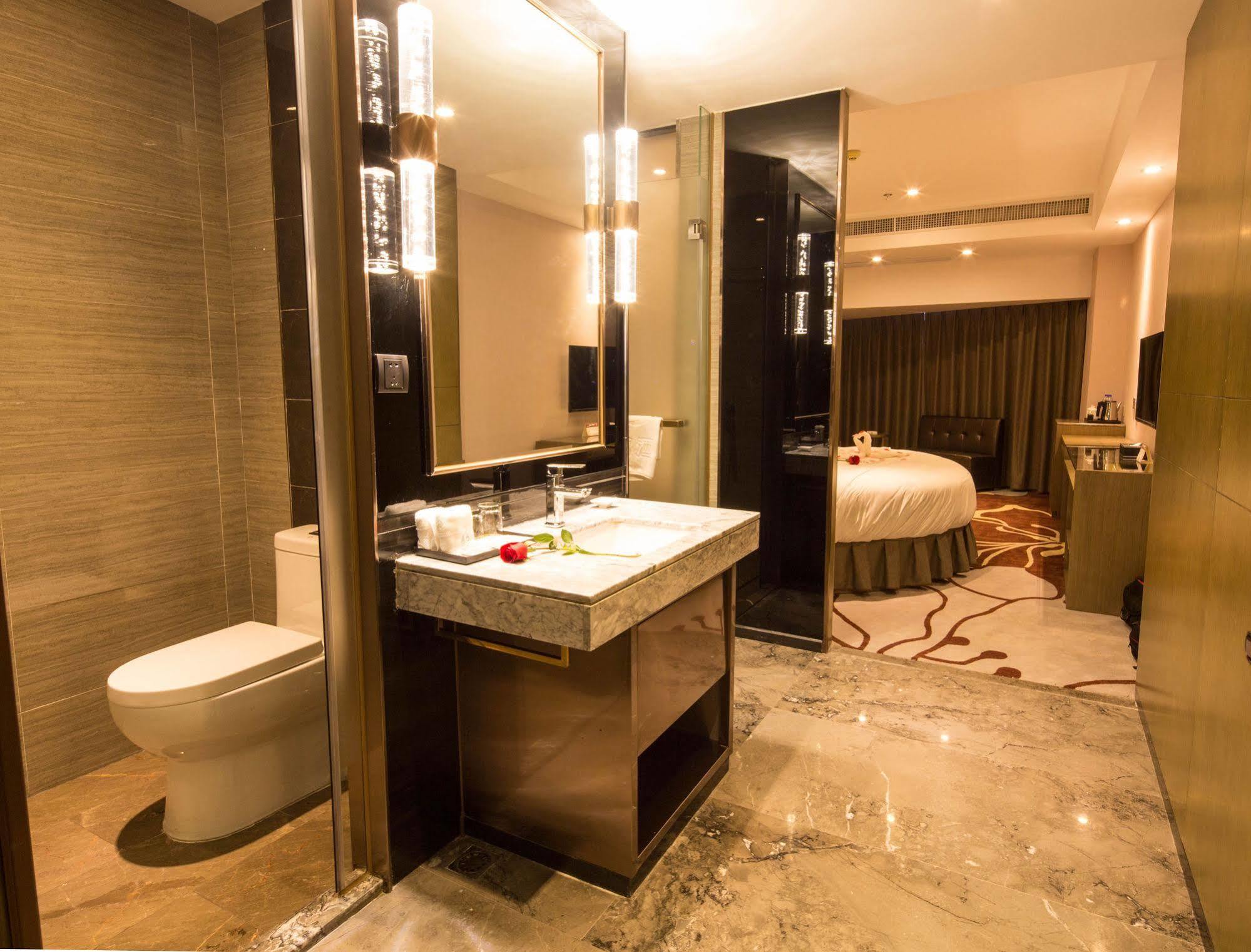 Lnsail Hotel Shenzhen Luohu Port Railway Station Exterior foto